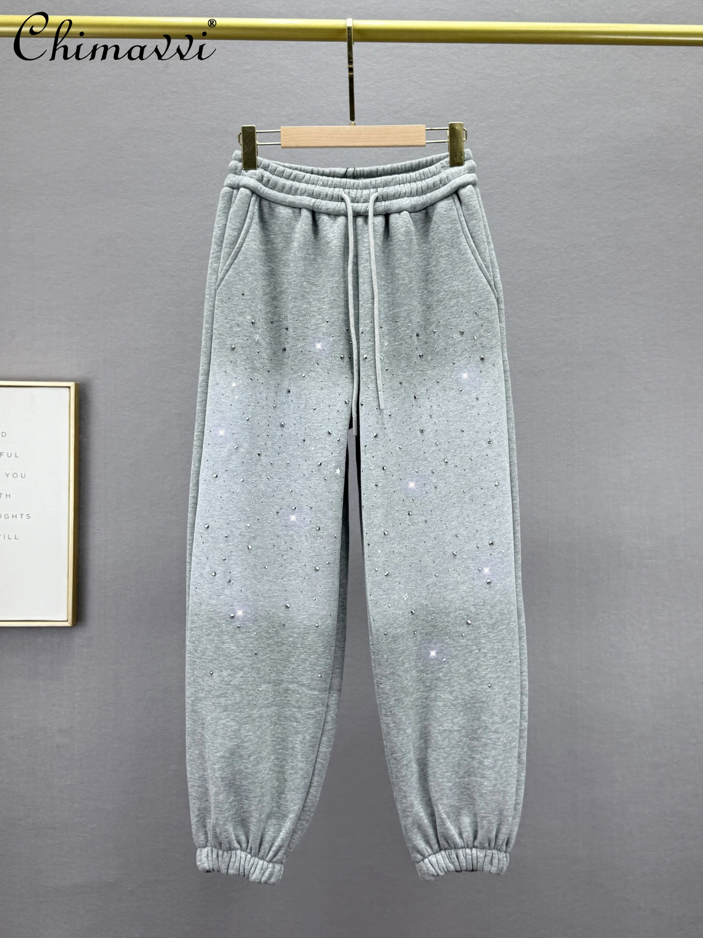 موضة بنطال رياضي سميك مبطن بالصوف للنساء 2025 شتاء جديد عالي الخصر فضفاض حجر الراين عداء ببطء سراويل تقليدية طويلة