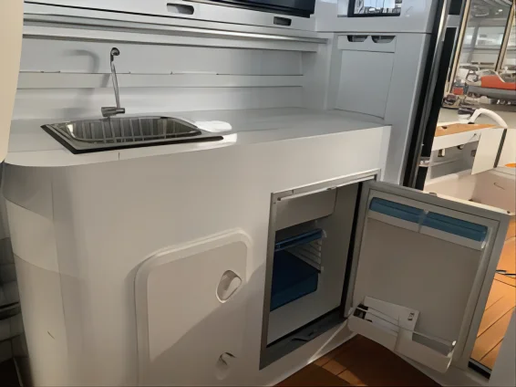 9m 29.5ft Aluminum Cabin Sports Boat Hull Luxury Welded Aluminum Yachts Outboard Fishing Boat for Entertainment and Leisure view 5