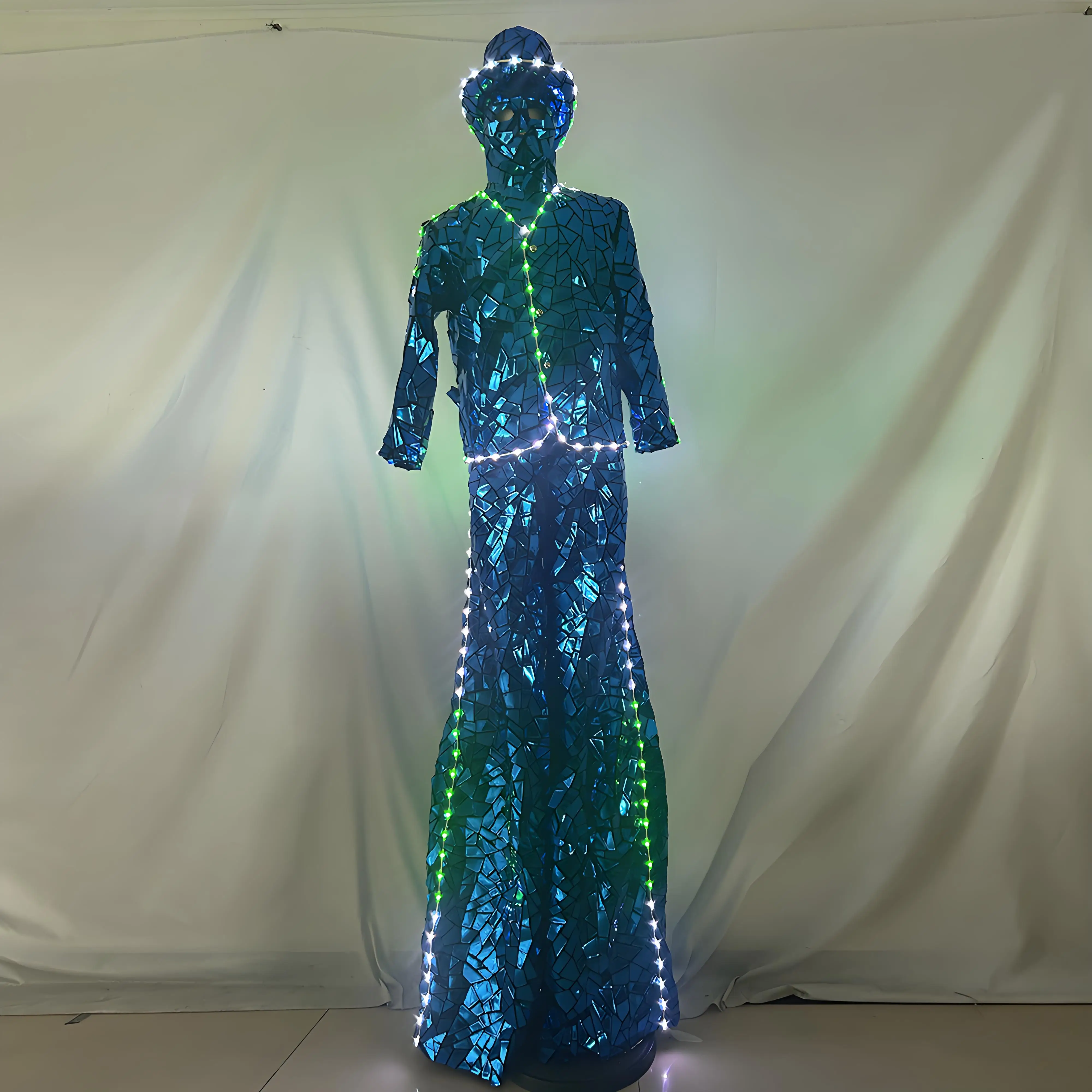 Disfraz de Robot caminante con zancos LED, tela de lentejuelas con espejo brillante, traje de Cosplay puesta en escena para eventos de entretenimiento