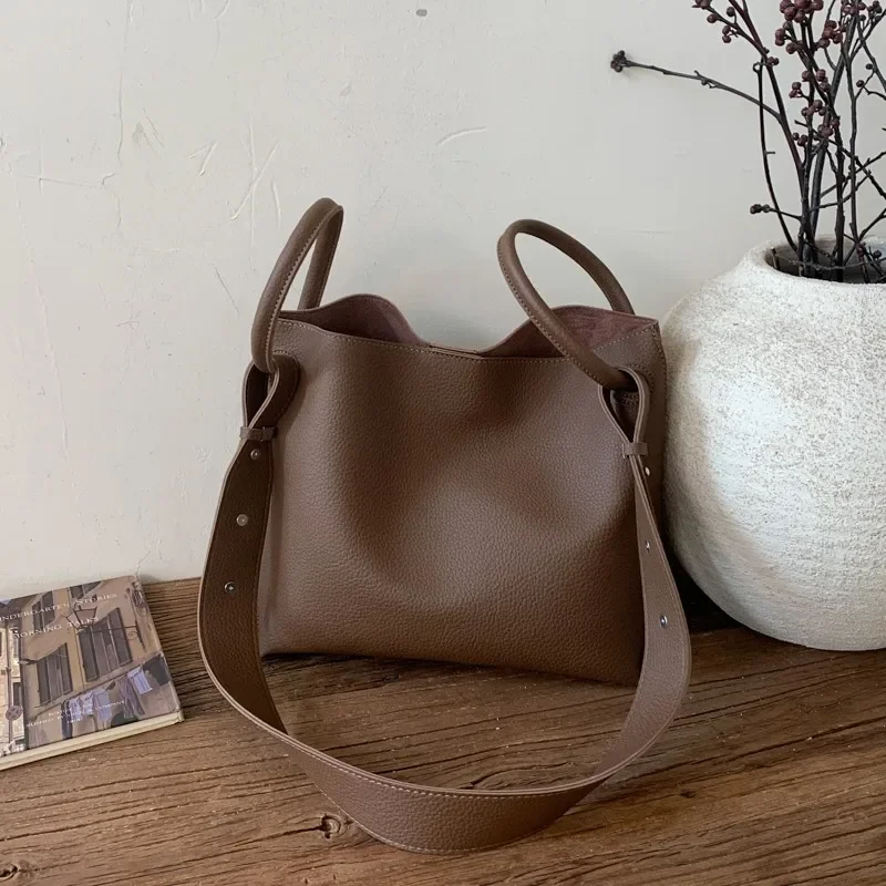 sac-de-voyage-d'affaires-haut-de-gamme-avec-grande-capacite-en-cuir-elegant-et-au-design-vintage-style-sac-pour-maman