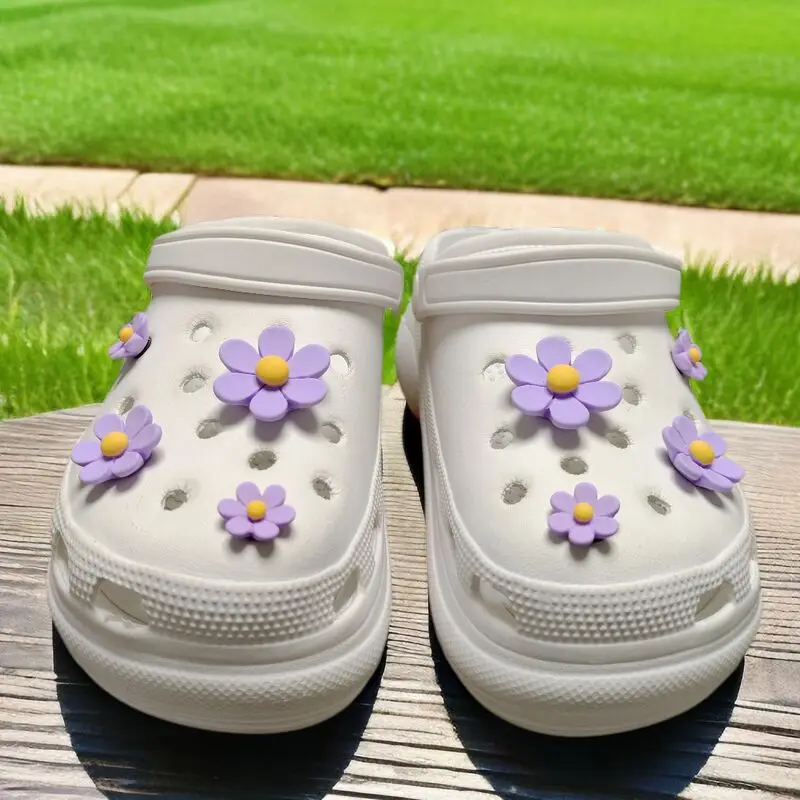 New Best Selling Hole Shoes Charms Ready To Put on White Daisy Sunflower Combination Suit Shoe Buckle Girlish Shoes Accessories