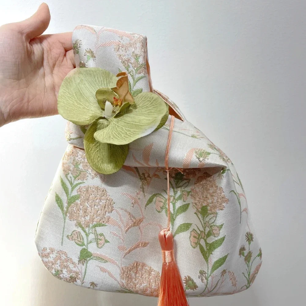 Flower Pendant Lunch Bag Cosmetic Bag New Chinese Style Handbag Tassel Knot Wrist Bag Small Item Pouch Cheongsam Accessories image 6