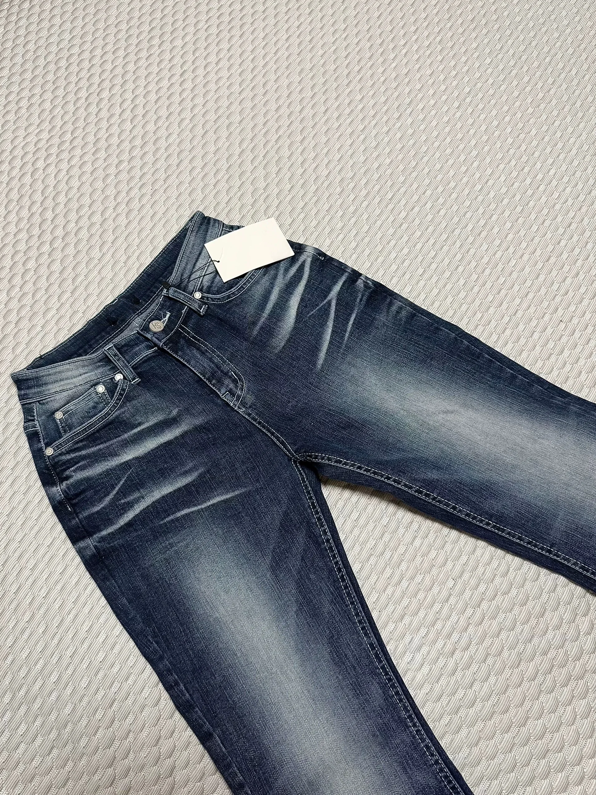 

Korean Sle High Elastic Low Waist Bell Bot Jeans Women's Slim Fit Jeans with Built-in Hip Pad Waed Original Denim