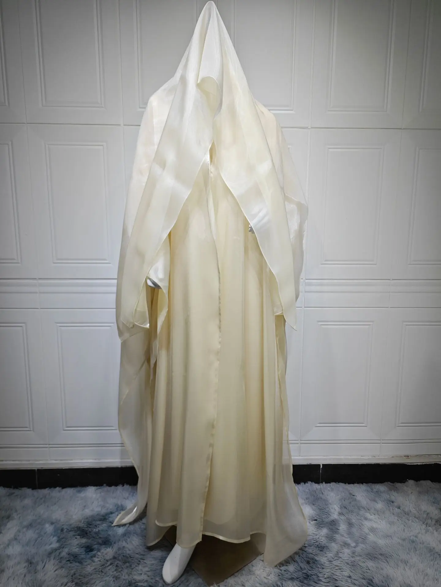 

2025 New Bat Sleeve Muslim Clothing Kaftan Modest Dresses Women Muslim Abaya with Hijab Shinny Women's Dresses