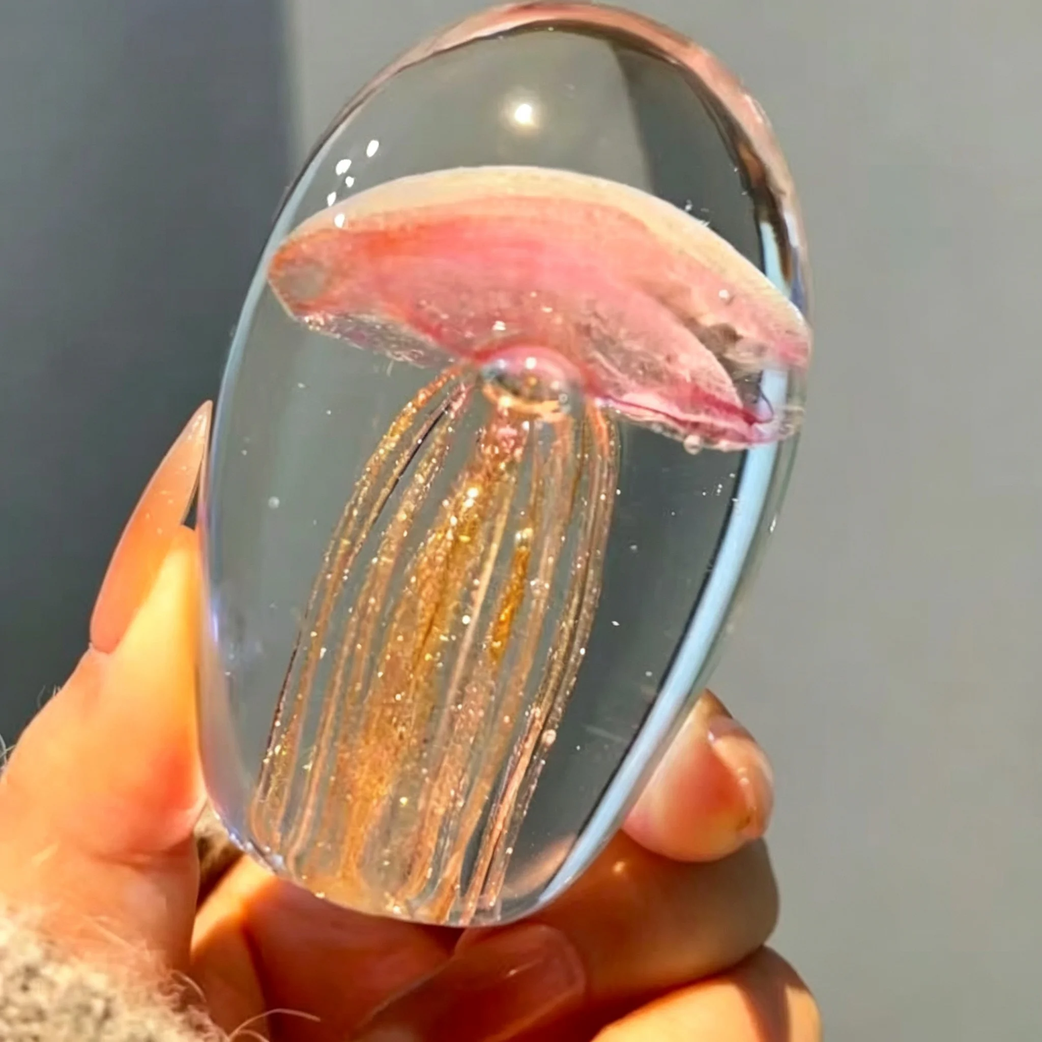 Healing jellyfish glass ornaments, living room entrance decorations, niche creative gifts for girls and besties as souvenirs