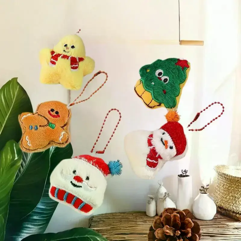 Porte-clés bonhomme de neige du Père Noël ; Ornement de Noël en peluche douce de dessin animé ; Cadeau de fête pour sacs à dos.