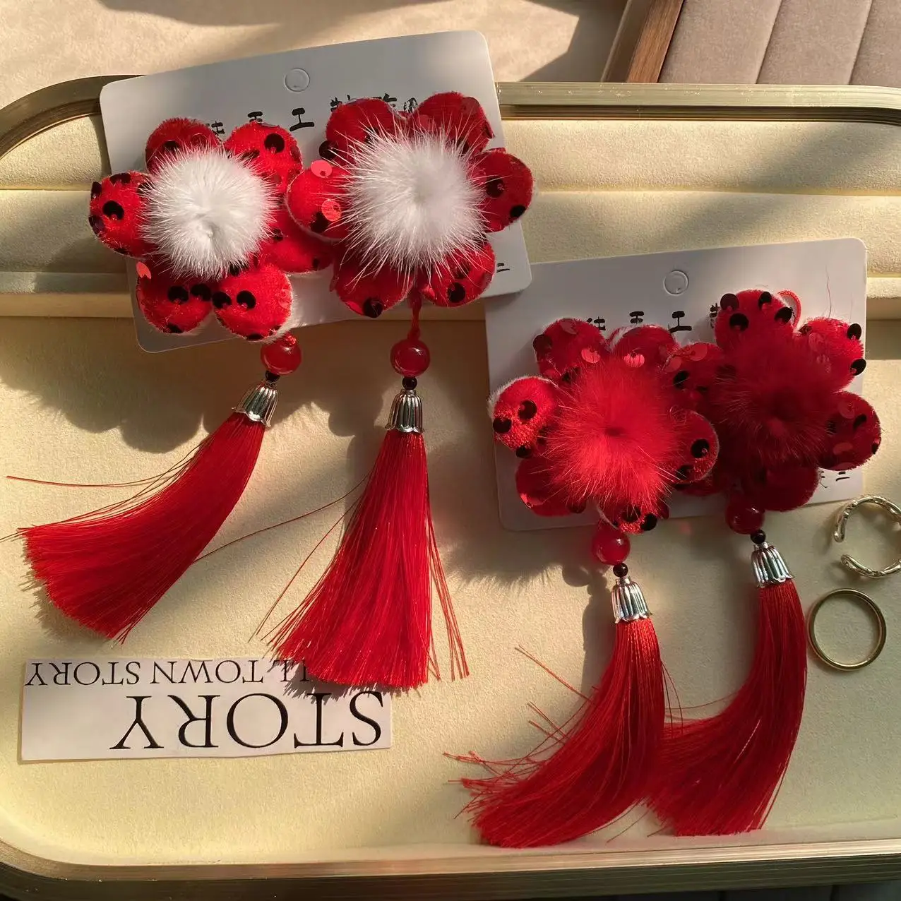 

Adorable Red Plush Flower Tassel Duckbill Clip for Children's Festive Styles