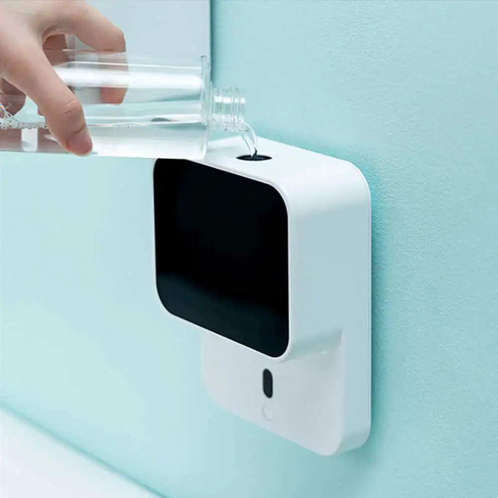 Distributeur de savon liquide à LED, désinfectant pour les mains, fournitures de salle de bains, Lotion, charge à Induction infrarouge intelligente, deux couleurs pour un usage répété