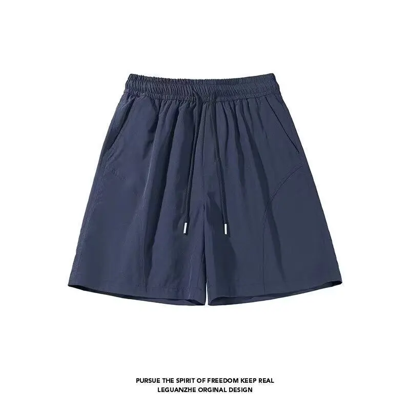 กางเกงขาสั้นผ้าไหมน้ําแข็งทรงเอียงแห้งเร็วสําหรับผู้ชาย แบรนด์อินเทรนด์ในช่วงฤดูร้อนกางเกงยาวปานกลางชาร์จหลวมบวกห้านิ้ว p