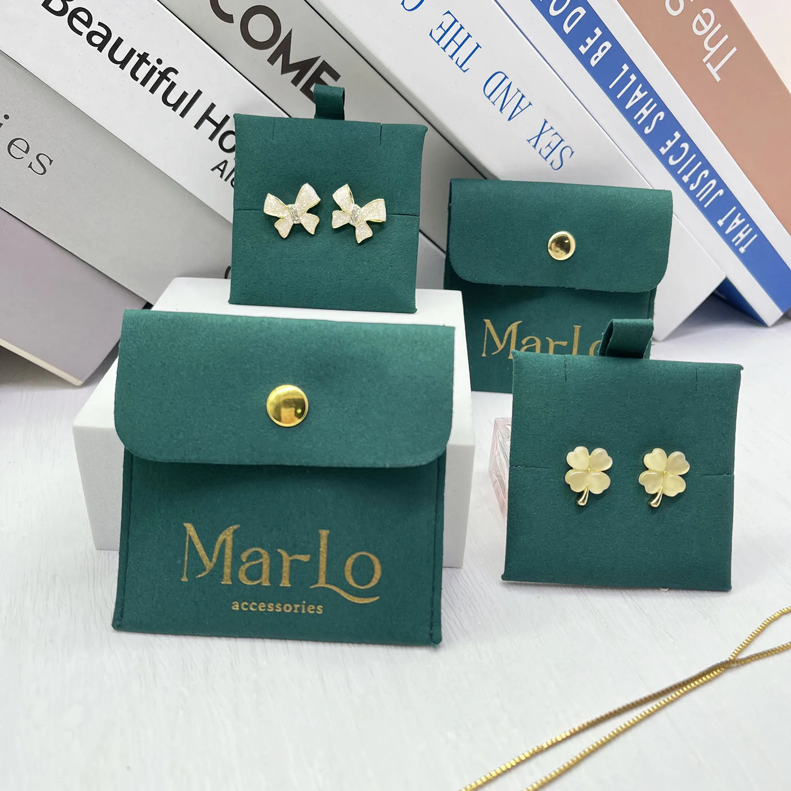 

Custom Logo Microfiber Pouches with Insert Card Jewelry Packaging Flap Bag Earring Necklack Keychain Bracelet Slots Display Card