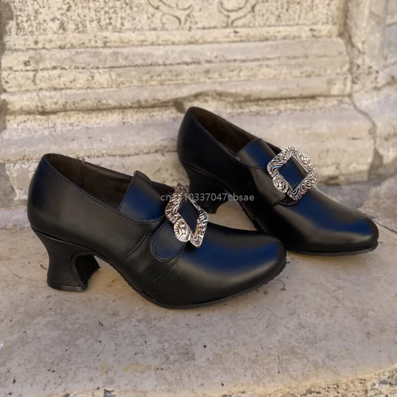 Mittelalterliche Renaissance-Schuhe für Damen mit hohem Absatz, silberne Schnalle, mittelhoher Absatz, Pumps-Stil für Halloween, Cosplay, ausgefallene Party-Schuhe 2026