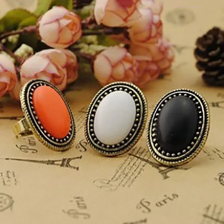 Popular Retro Personality Oval Gem Women\'s Ring in Europe and America