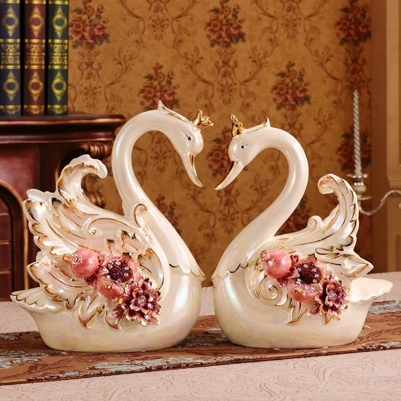 European ceramic swan ornament, a pair of living room porch TV cabinet wine cabinet creative home decoration wedding gift