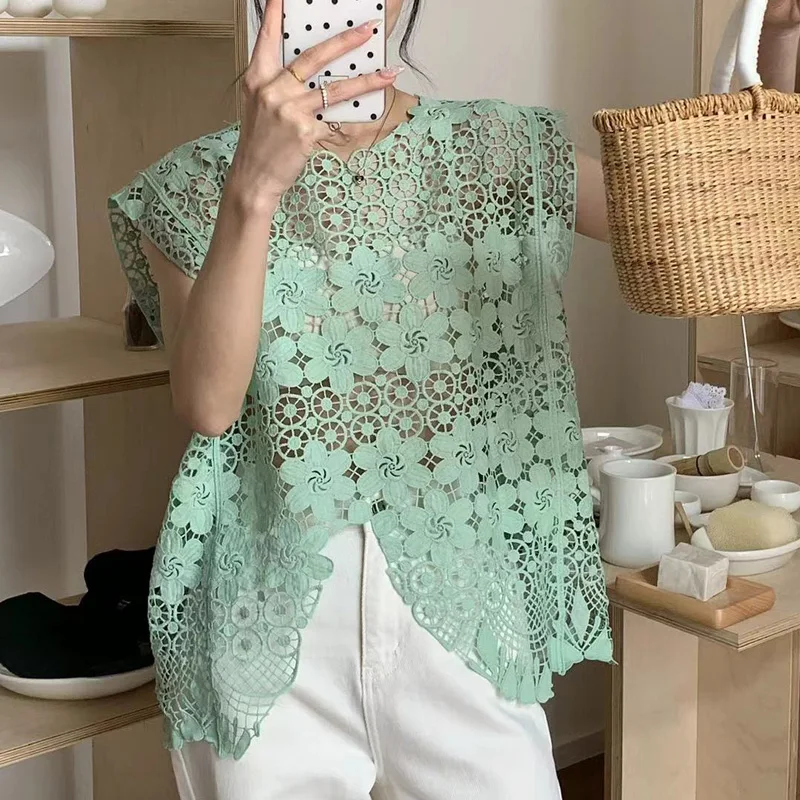 Retro Embroidered Shirt for Women\'s Sleeveless Vest Tops Summer Hollow out Crochet Lace Blouse