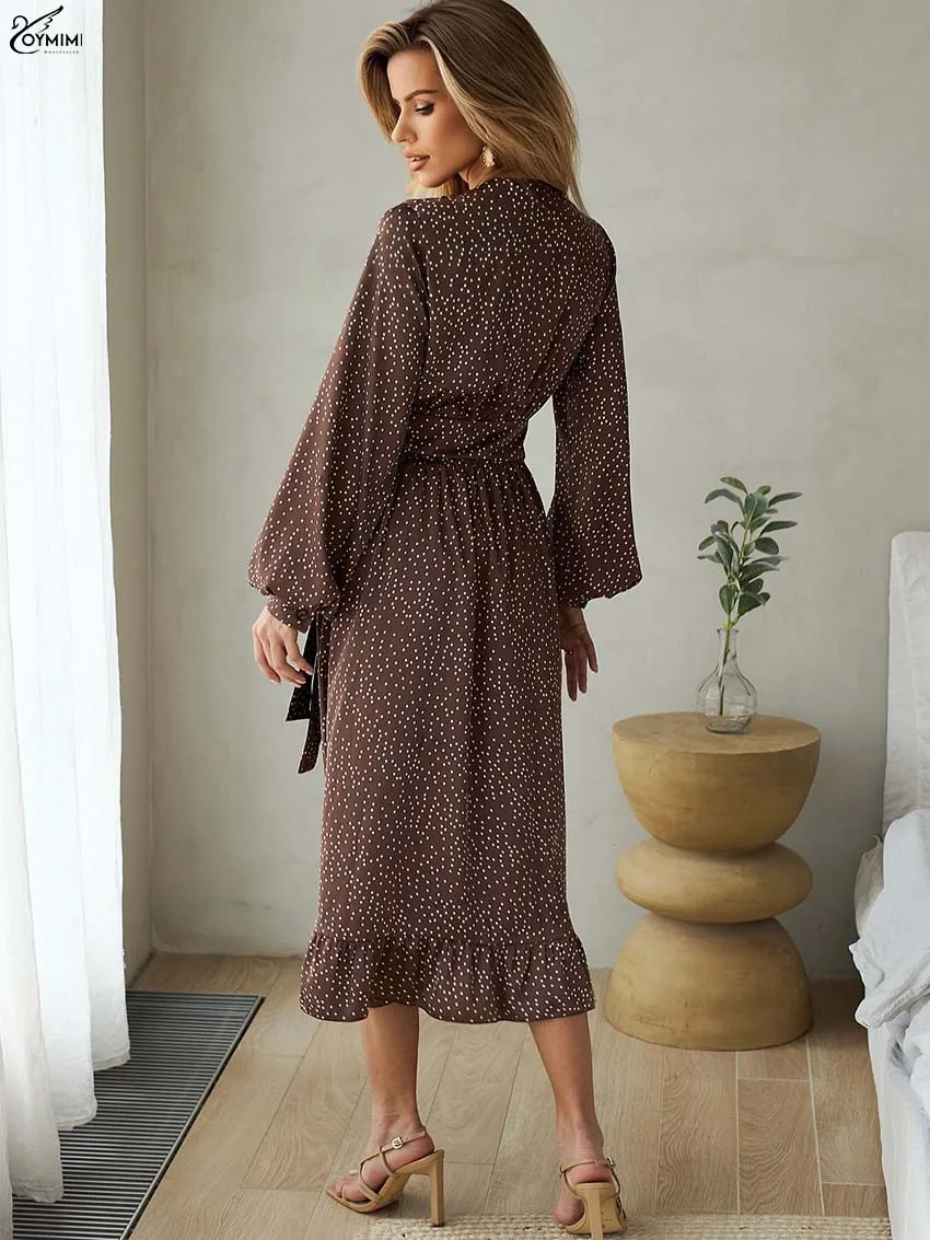 ชุดเดรสแฟชั่นลายพิมพ์สีน้ำตาลสำหรับผู้หญิง ดีไซน์หรูหรา ผ้าซาติน คอวี แขนยาว ทรงเอวสูง จับจีบระดับกลางน่อง เหมาะสำหรับฤดูใบไม้ร่วง