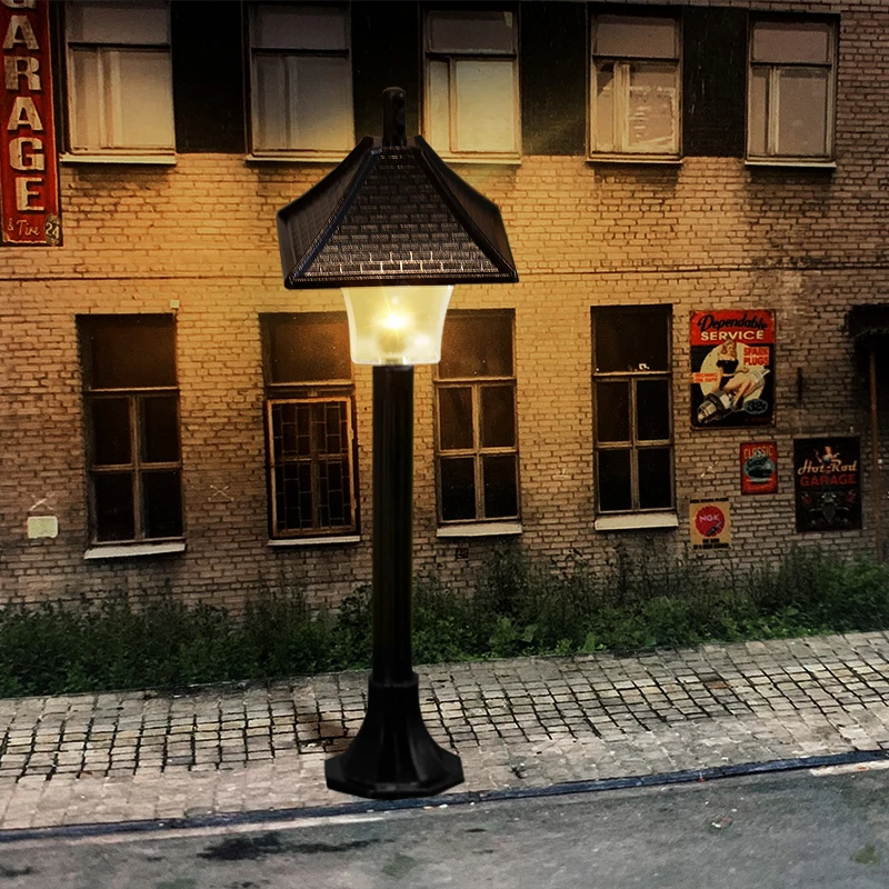 مصباح شارع LED صغير نموذج ريترو من البلاستيك ضوء المناظر الطبيعية الصغيرة مع تمثال حديقة الجنية ضوء ليلي صغير على سطح الطاولة للمنزل