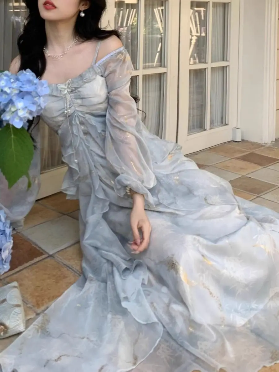 Vestido Feminino de Manga Longa com Decote Quadrado em Cinza Claro, Vestido Maxi com Renda em Camadas e Brilho, Vestido Casual de Chiffon Transparente