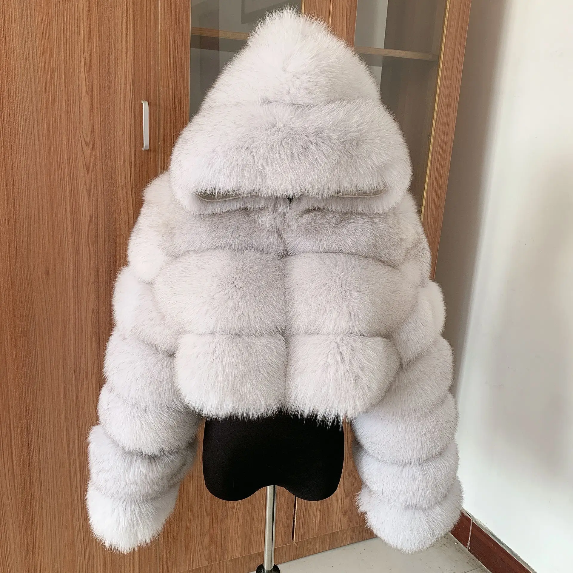 Natural real fox fur hooded short women\'s coat Winter fashion warm coat Luxury real raccoon hooded jacket