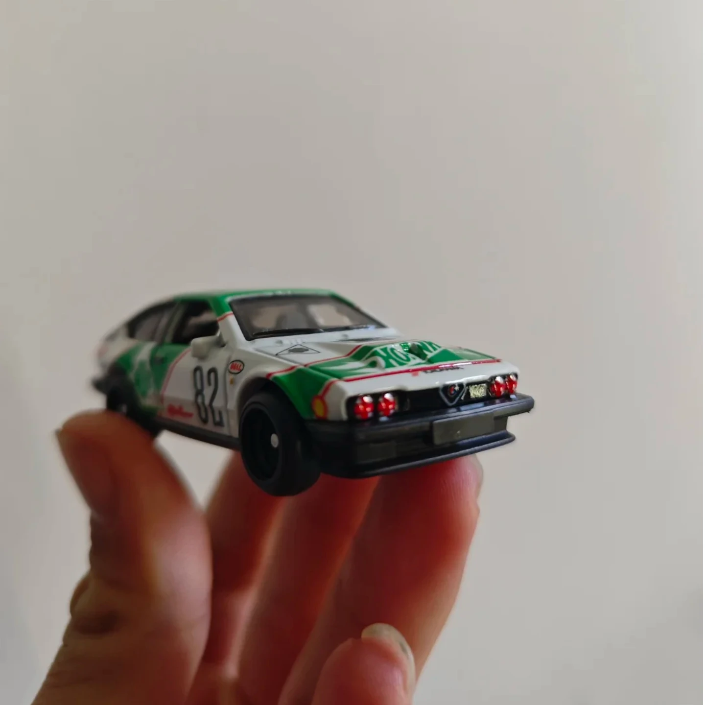 Hot Wheels Gold Label ALFA ROMEO GTV6 3.0 Boulevard Series Diecast Metal Base Rubber Tires 1:64 Scale Collectible Model Toy