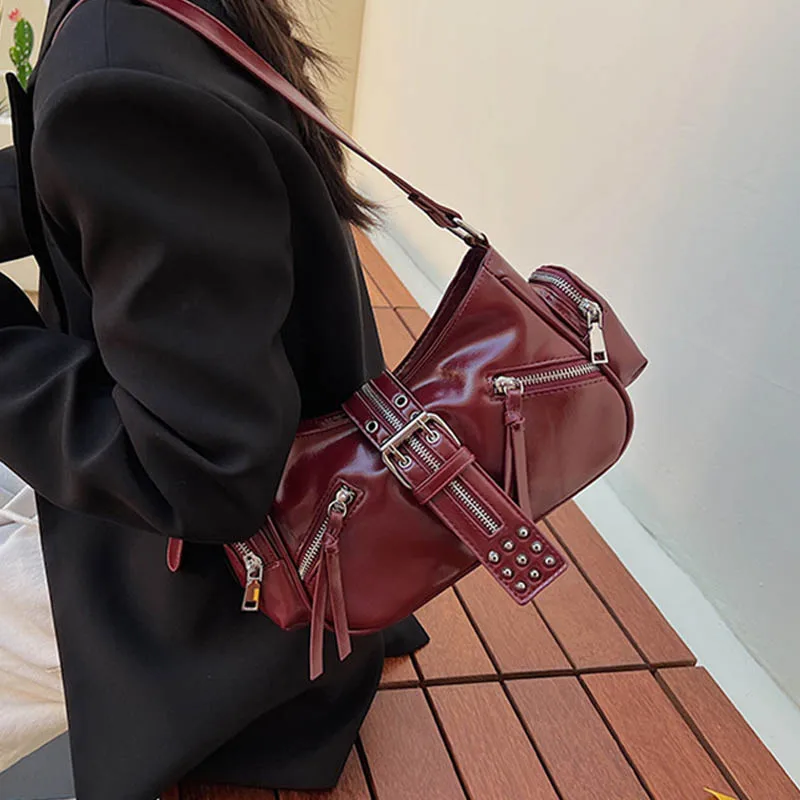 

Персонализированная мотоциклетная сумка на одно плечо с заклепками для девочек, французская текстура, сумка из искусственной кожи с несколькими карманами, универсальные сумки для подмышек