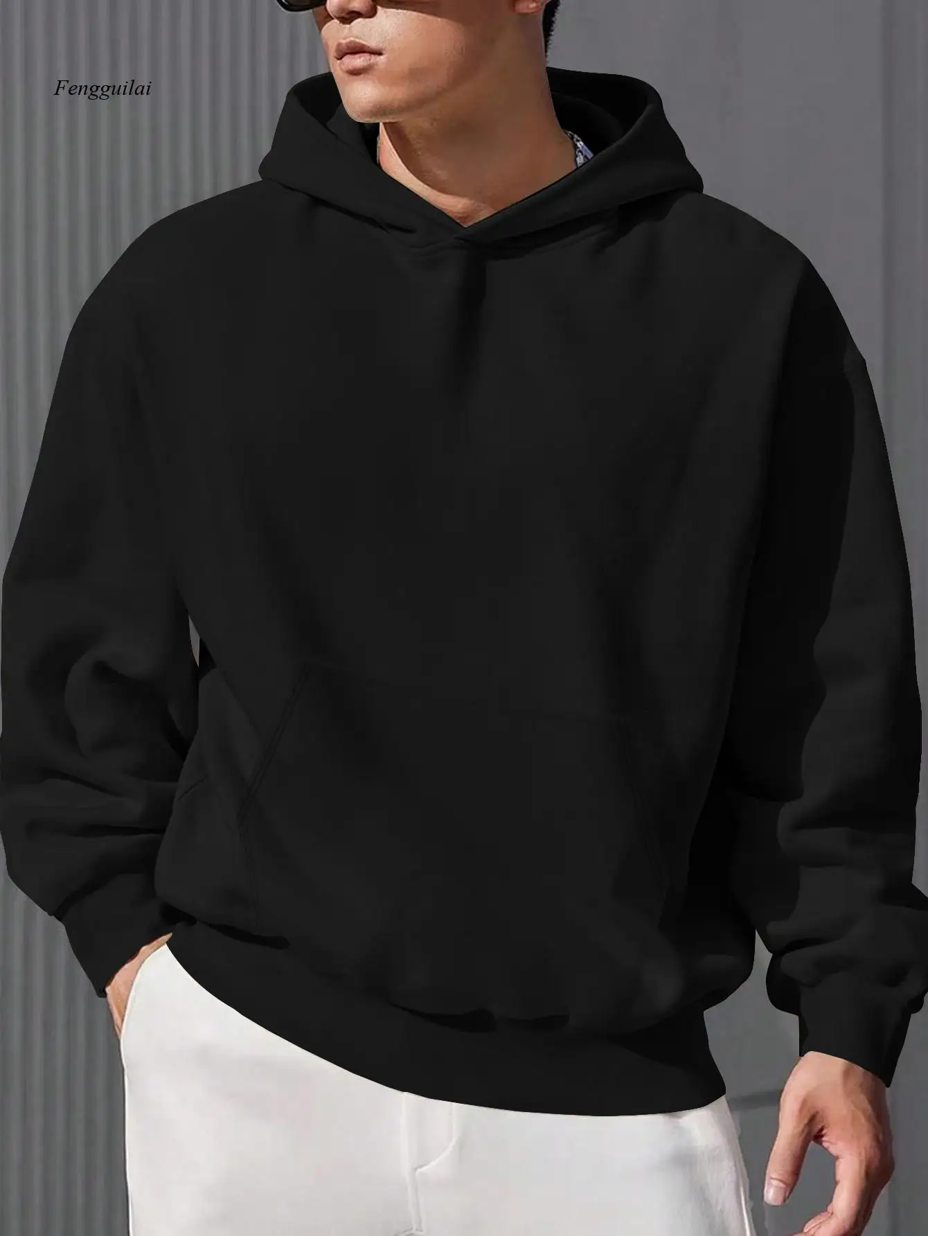 Czerwona bluza z kapturem z nadrukiem serca i napisem "I Love Leon", turkusowa - luźna bluza oversize z kieszenią z tyłu.