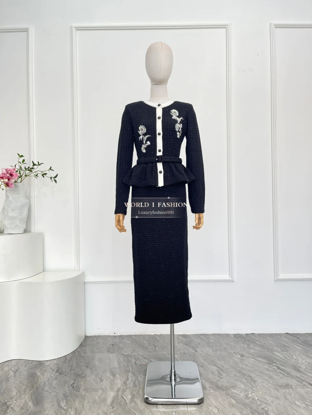 

2025 New Black Embroidery Long Sleeve Knit Midi Dress for Women