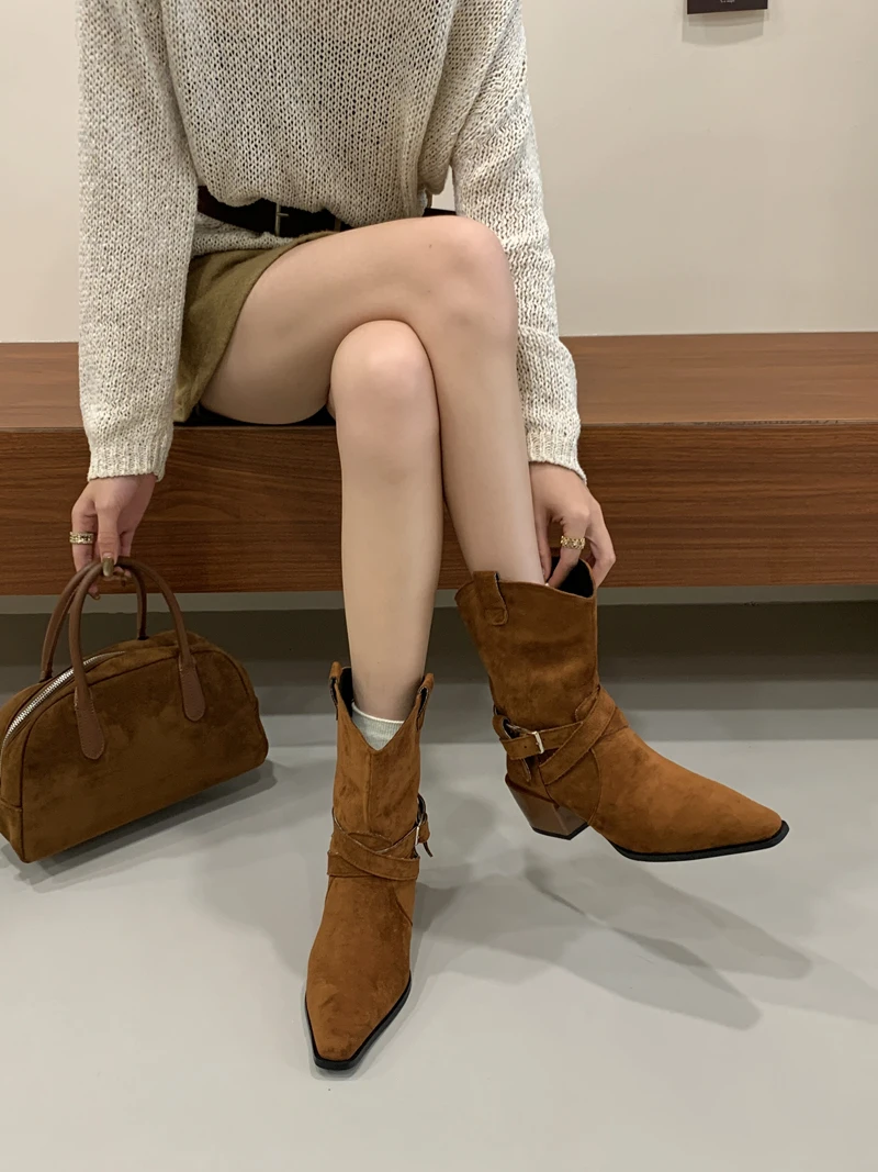 

Low Heels Brown Boots Woman Pionted Toe Autumn Winter Black Shoes Retro Belt Buckle Suede Ankle Boots 2025 New Arriavl