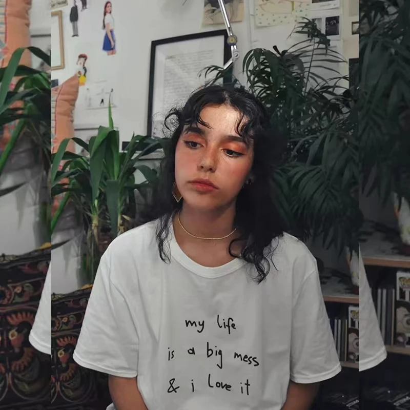 

Футболка женская свободного кроя из хлопка с круглым вырезом и мультяшным принтом «Мой жизненный опыт — это большой М»