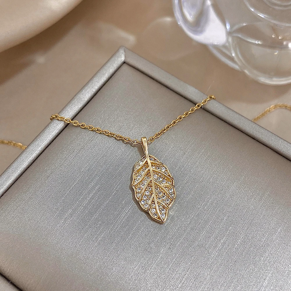 Fashion Chic Rhinestone Leaves Pendant Golden Chain Stainless Steel Necklaces for Women Temperament Jewelry Gift