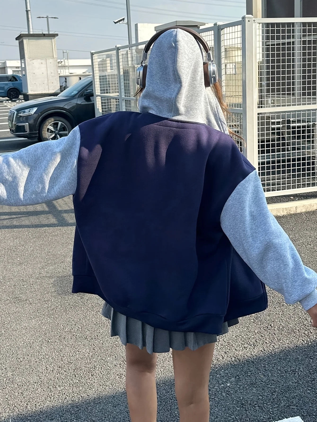 Girls' Autumn Jacket, Young Girls' Casual Color-Blocked Hooded Zip-Up Jacket, Navy Blue and Floral Gray Color-Blocking, Fashionable and Versatile, Suitable for Children Aged 5-13 view 2