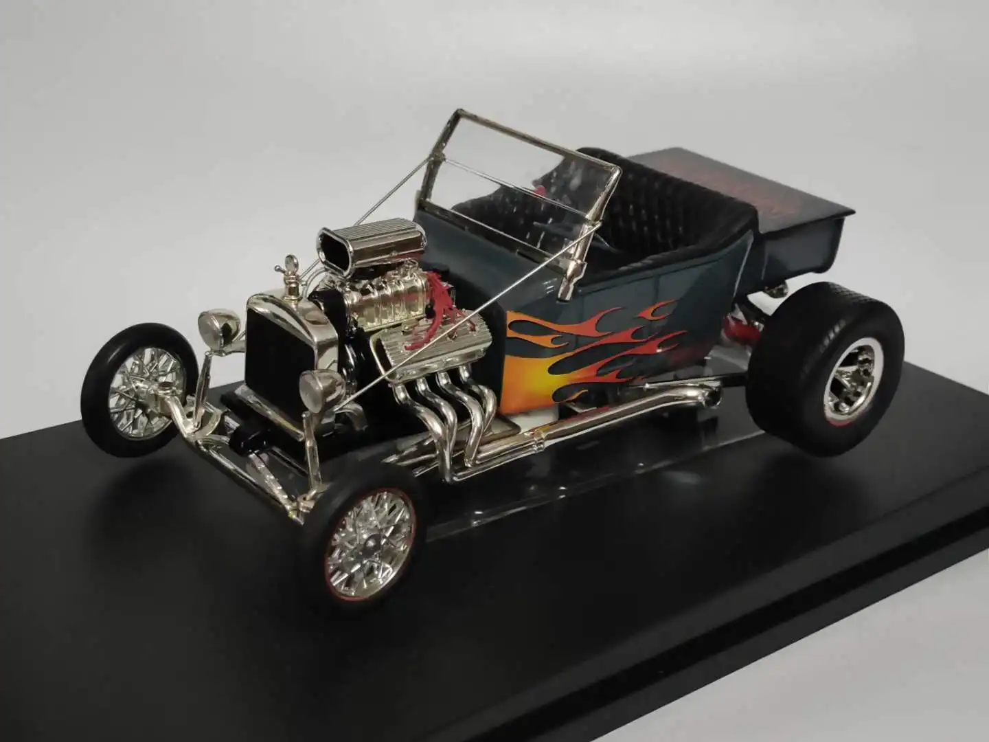 

ERTL 1:18 T-Bucket Roadster 1923 Vintage Car Alloy Fully Open Simulation Limited Edition Alloy Metal Static Car Model Toys