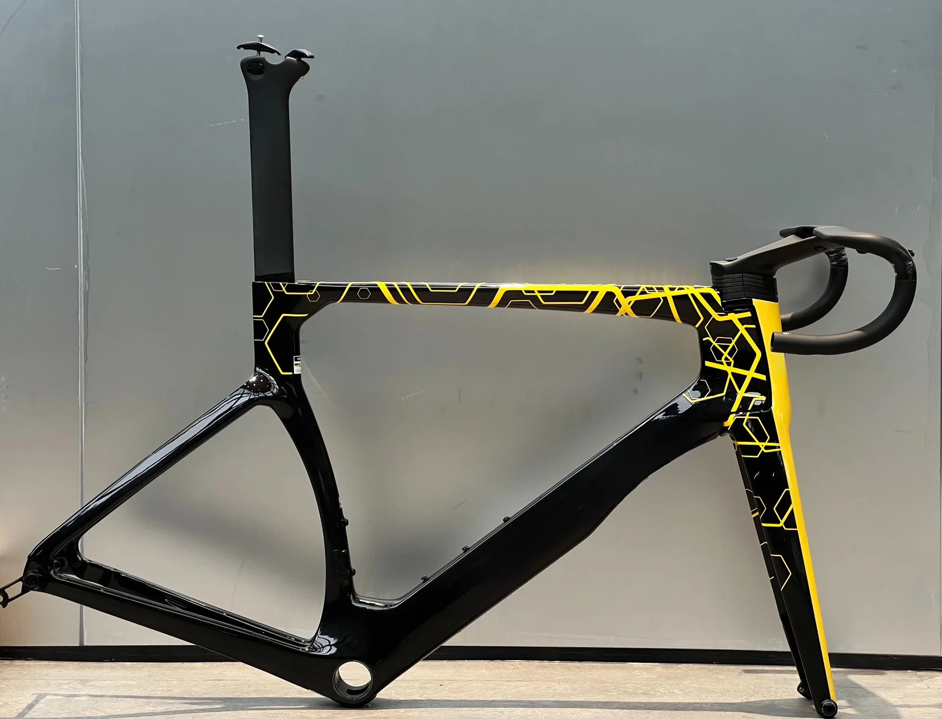 Model 5 Pro Carbon Road Frame Disc Brake T1100 Aero Design Mech/Di2 Ready DPD Fast Shipping Custom Logos DPD Shipping