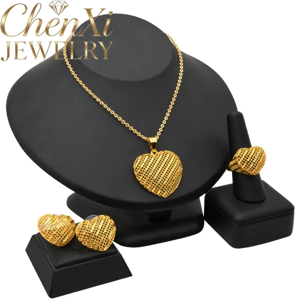 Alluvial Gold Three-Dimensional Hollow-Out Flower Necklace Elegant Charms Standout Piece High-End Keepsake Exquisite Luxury Gift