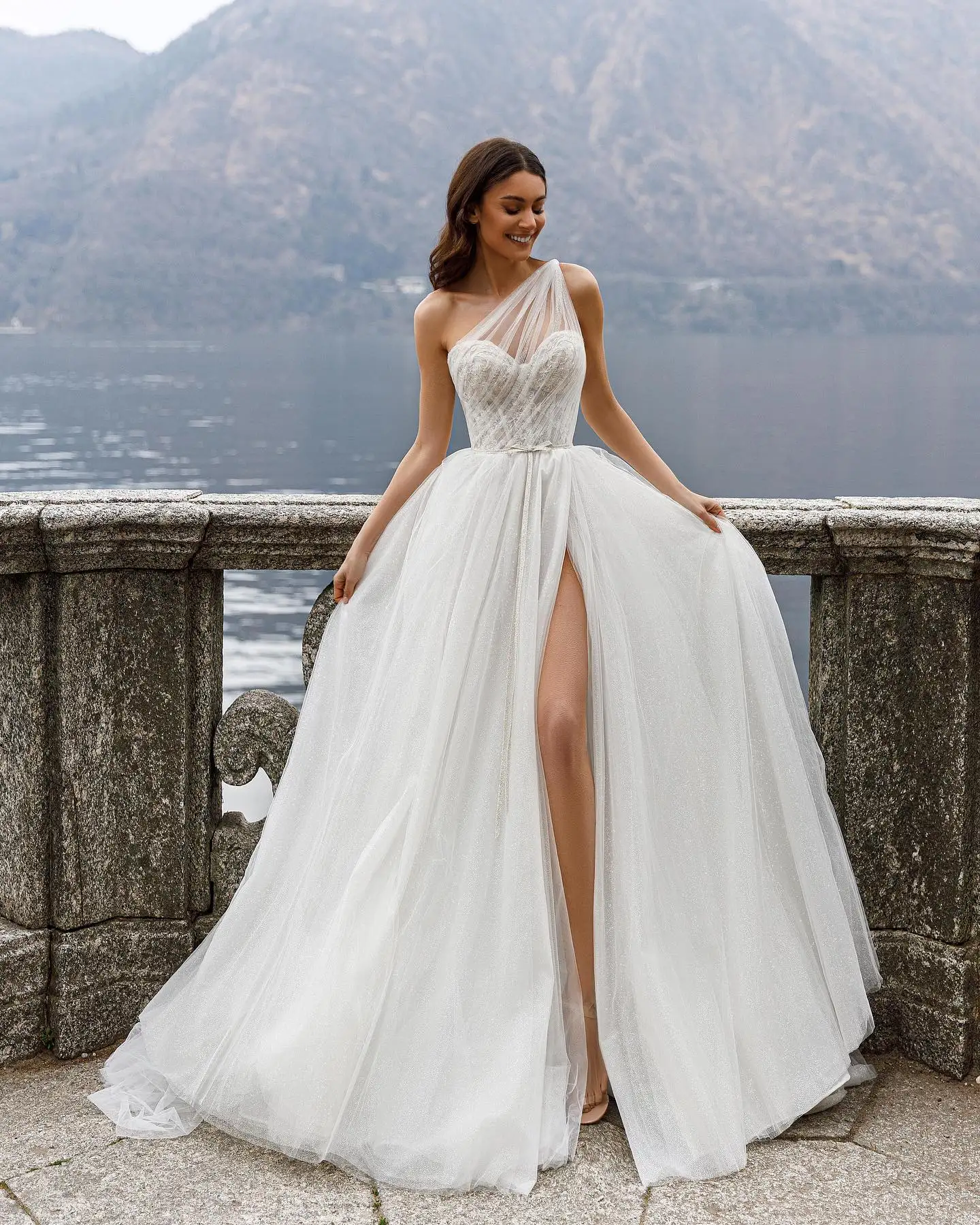 Vestidos de casamento sexy, pescoço de barco, vestidos de noiva linha A, estilo simples e charmoso, elegante trem de varredura, 2024