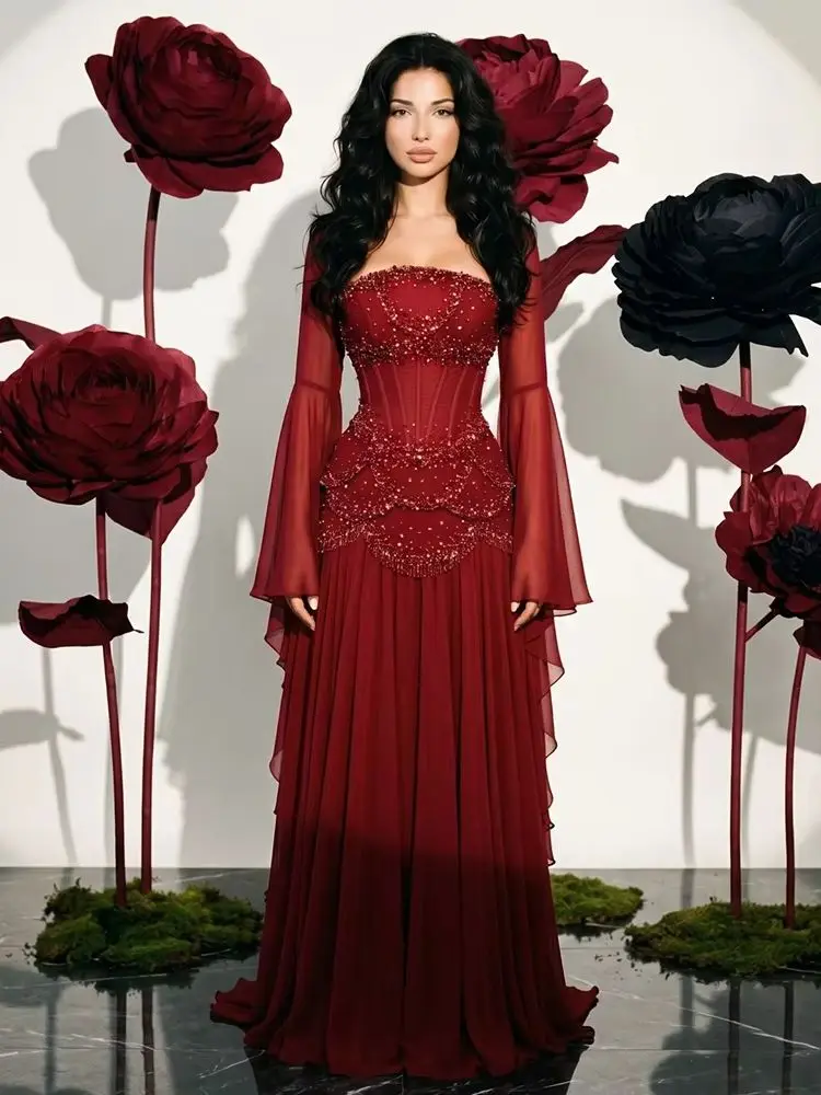 Maßgeschneidertes Abendkleid mit modischen ausgestellten Ärmeln, Perlenstickerei und Pailletten aus Chiffon, saudi-arabisches Ballkleid, formelle Partykleider