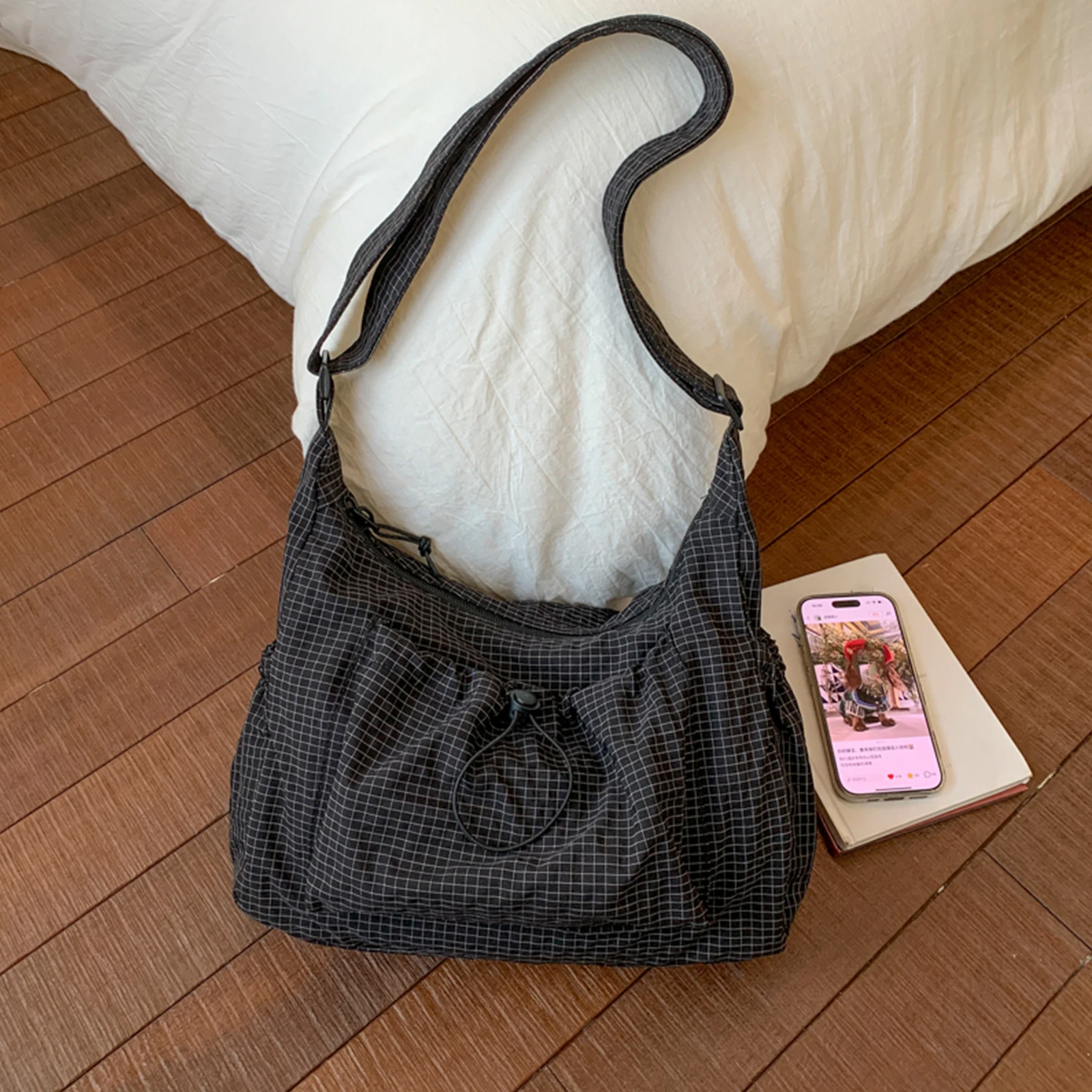 

Women Drawstring Crossbody Bags Large Capacity Pleated Cloud Shoulder Bag Stylish Plaid Messenger Bag Commute Tote Handbag