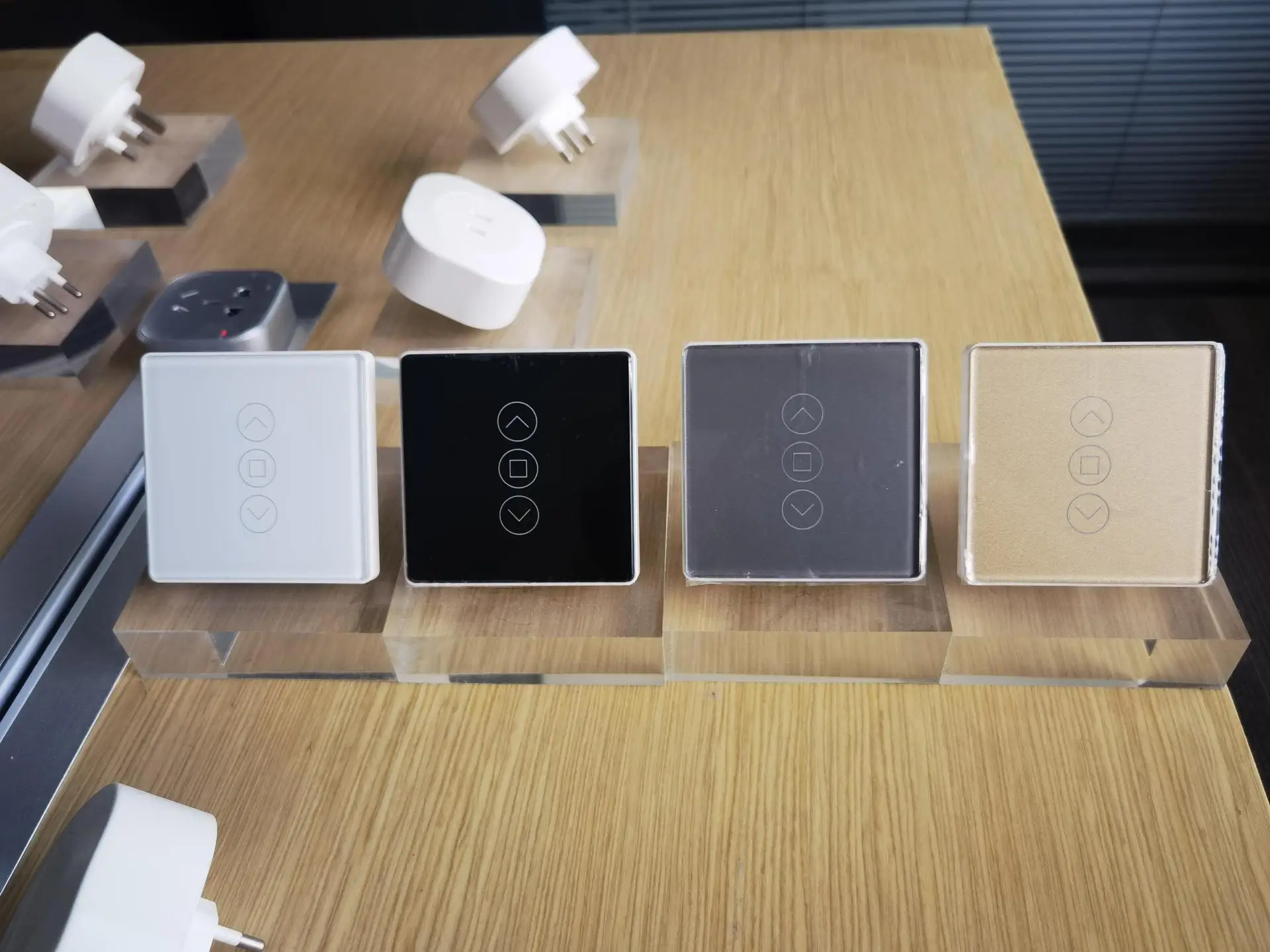 Tuya Smart Life WiFi الستار التبديل قوس الزجاج اللمس التبديل للستائر الكهربائية الآلية مصراع الأسطوانة مع أليكسا جوجل المنزل