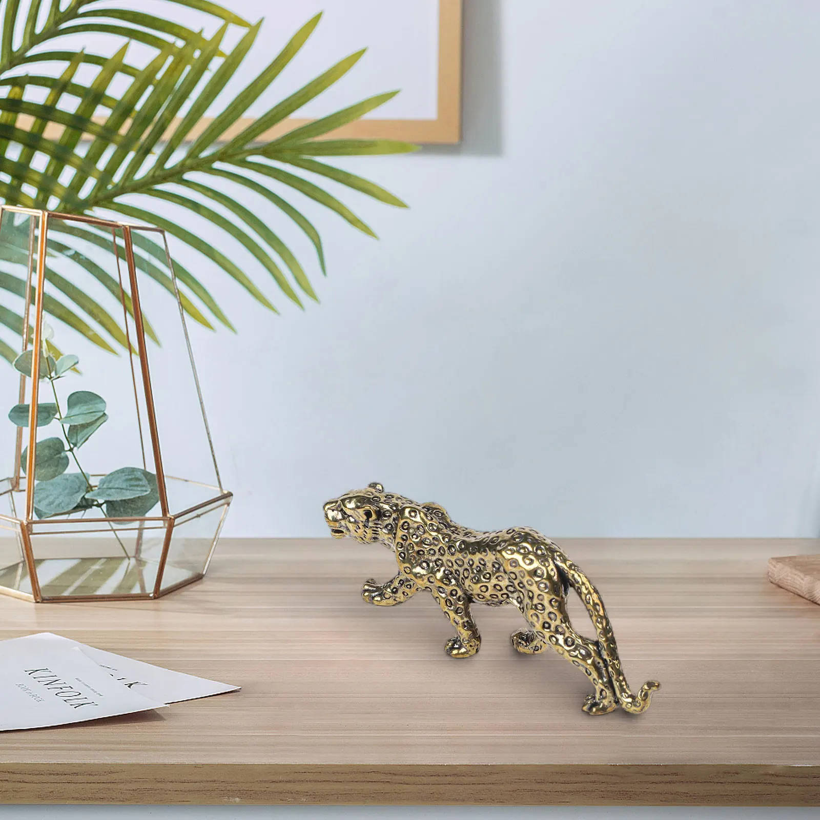 Daily Use Home Decor Office Decor Brass Leopard Statue Office Leopard Statue Classic And Timeless Look Compact Size