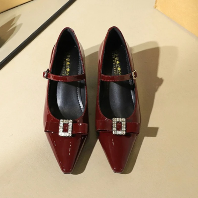 

Женские туфли BIGTREE на плоской подошве для повседневной носки с бриллиантовым бантом-бабочкой, внутренней танкеткой и заостренным носком