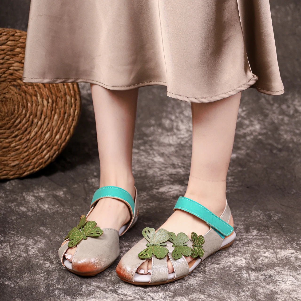 Women Vintage Closed Toe Sandals Green Leaf Ankle Strap Flat Rubber Sole Summer Daily Walking Cowhide Ladies Shoes Casual