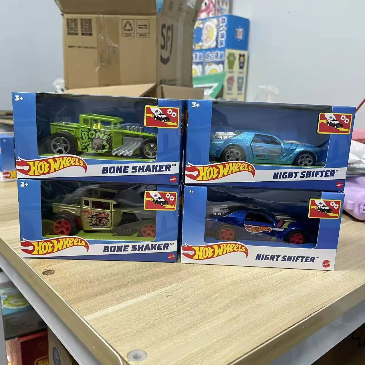 Hot Wheels Coche de Juguete de Metal Fundido a Presión con Función de Retroceso, de Aleación y Plástico, con Puertas que se Abren, Coche de Carreras Deslizante Coleccionable, Bone Shaker Night Shifter