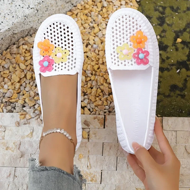 2026 Spring and Autumn New Women's Lightweight Hollow Out Breathable Flower Embellishment Single Shoes Women Shallow Mouth Shoes