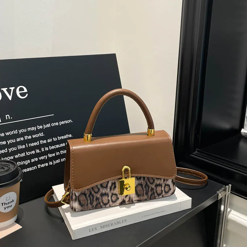 

Retro niche shoulder bag 2026 new style stylish and casual cross-body bag casual and trendy underarm small square bag