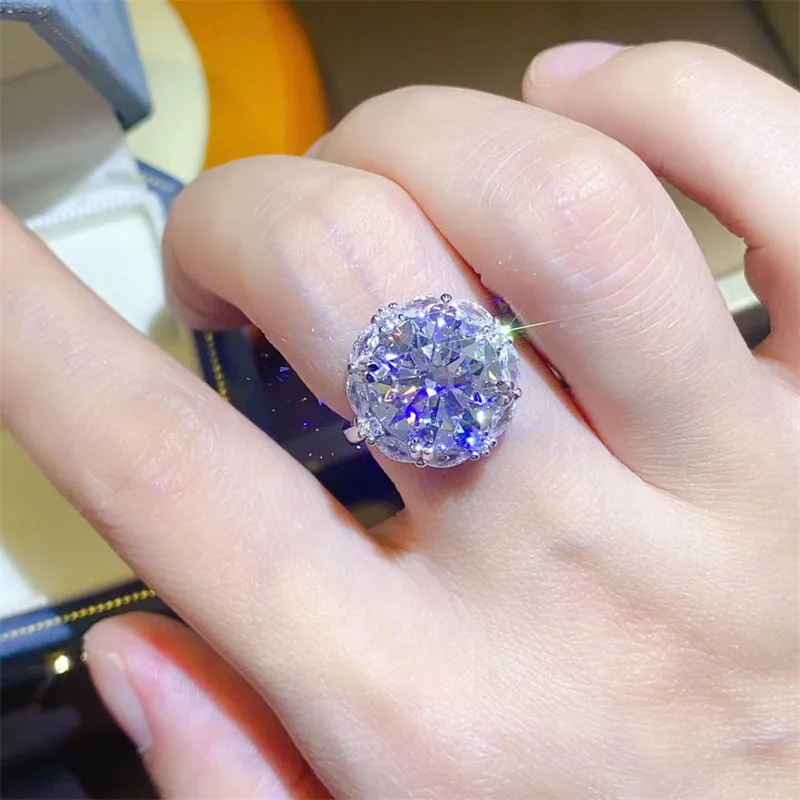 Trendy Moissanite PT950 Platinum 5 Carat Light Luxury Pigeon Egg Ring for Women, popular jewelry style for young women