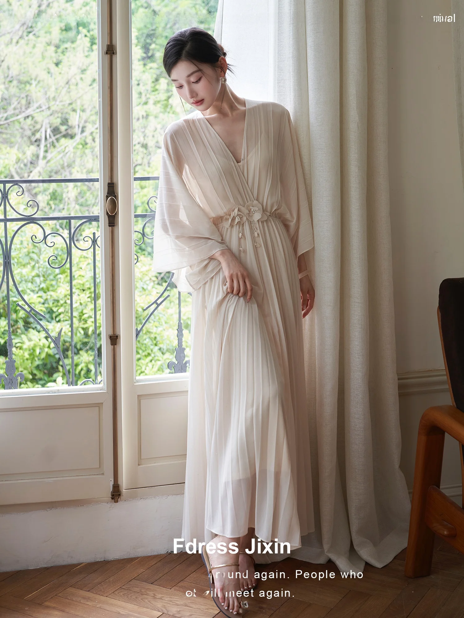 Ele V-Ne Long Dr Ac… - image