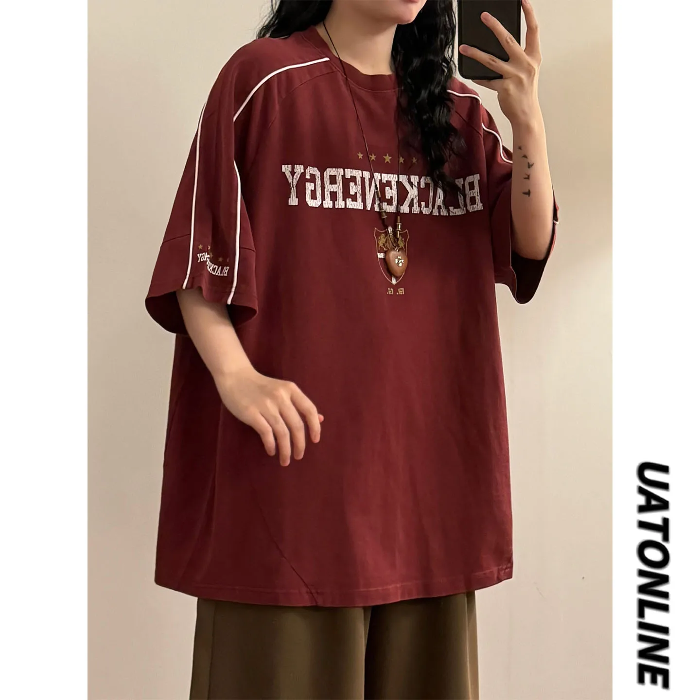 

UATONLINE Женская футболка с коротким рукавом в американском ретро-стиле с цветными блоками и принтом-эмблемой, нейтральный стиль, винно-красный цвет, модная уличная одежда