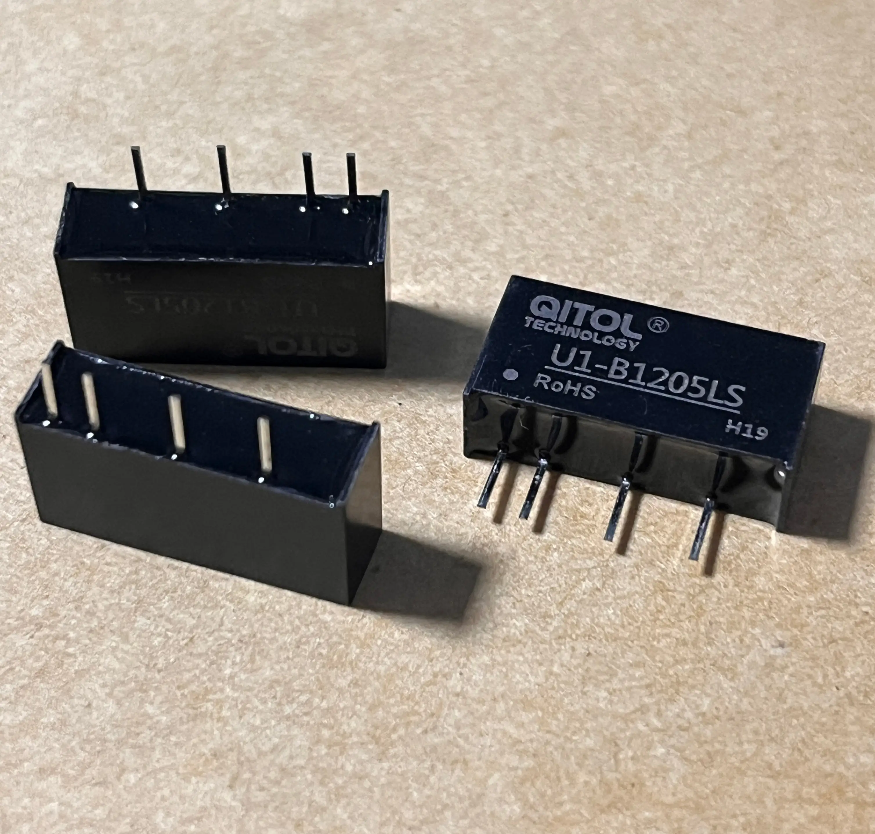 1W B1205LS-1WR3 U1-B1205LS DC-DC Power Converter 12V TO 5VDC Miniature Step-Down Switching Disconnector Module Active Components