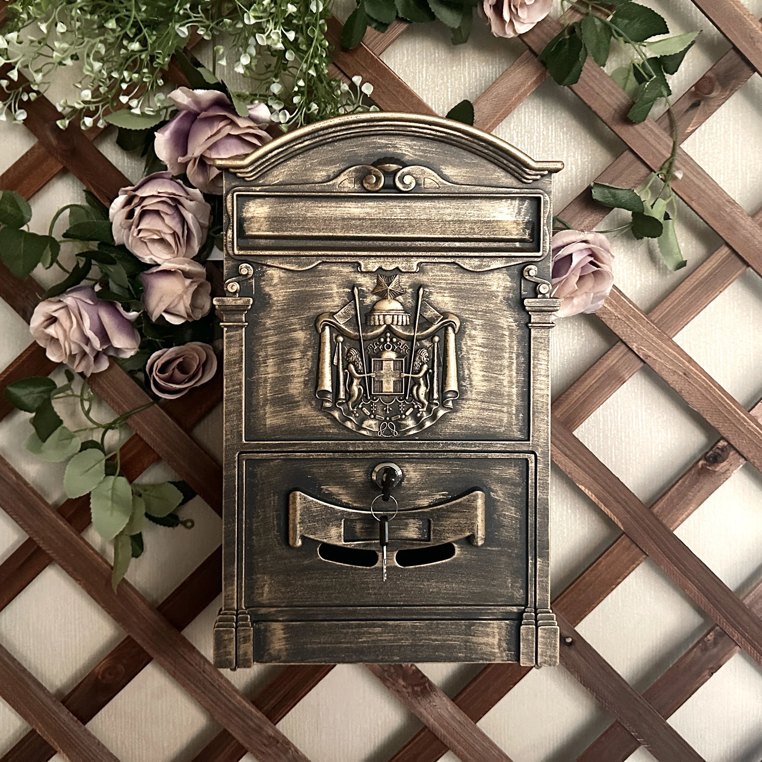 Metal Mailbox Post Lockable Mail Box Hanging Suggestion Box Front Door Gate Secure Large Storage Outdoor Decoration