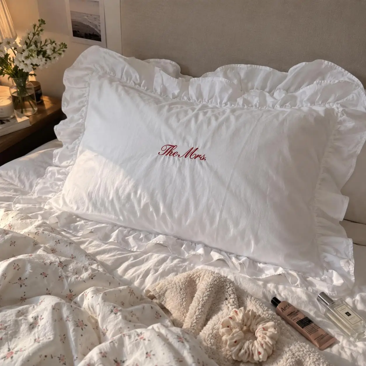 2 Pieces of Embroidered Personalized Wedding Pillowcases, Custom Embroidered Pillowcases, Gifts for the Bride and Groom, Couple Pillowcases, Ruffled Cotton Pillowcases, from Miss to Mrs