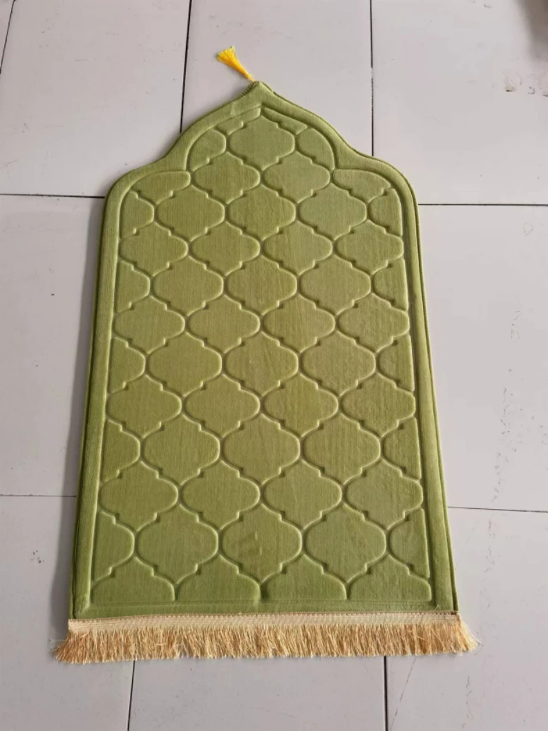 Flannel Prayer Mat for Muslim Ramadan Thick Printing Carpet Worship Kneel Embossing Floor Carpet Non-slip Soft Prayer Rug